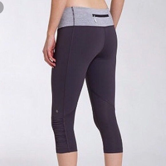 lululemon athletica Pants - Lululemon grey cropped leggings with ruched leg
